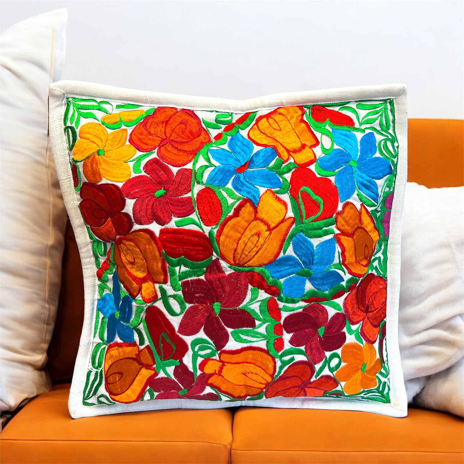 Housse de coussin à fleurs brodées