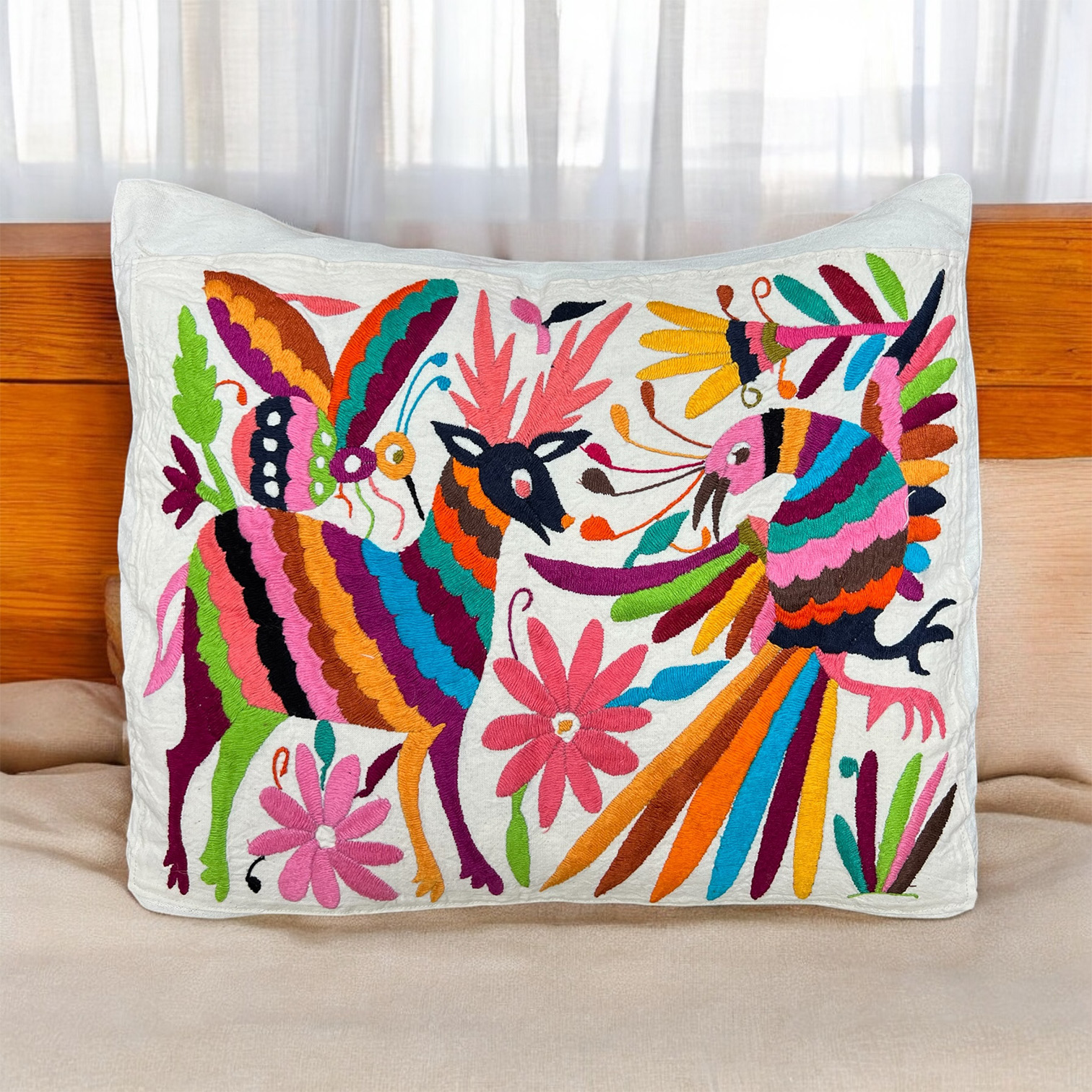 Housse de coussin brodée tenango